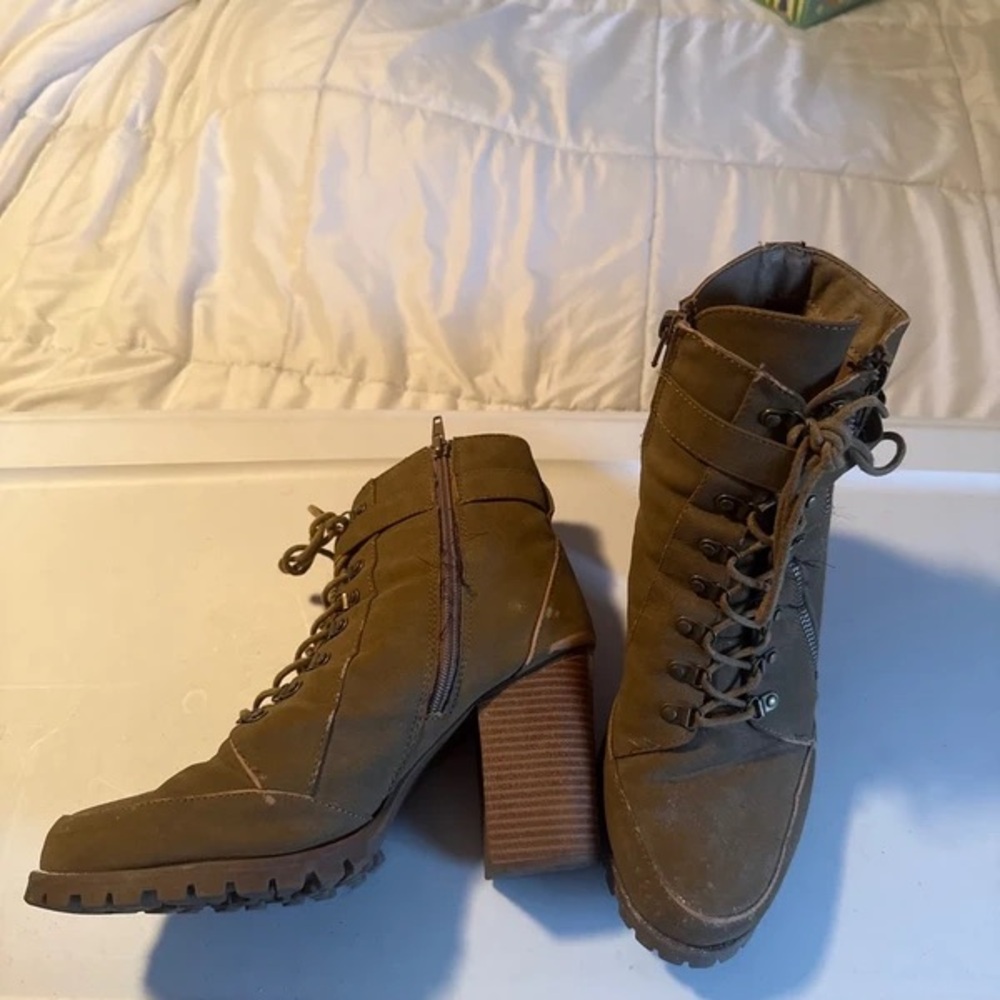 Lace-Up Chunky Heel Ankle Boots in Olive Green